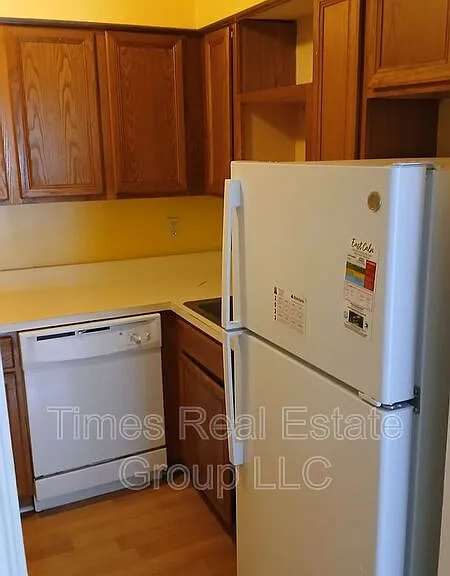 500 Campbell Cir #28 — Photo 4
