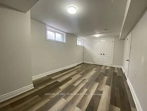 10 Beattie Ave — Photo 2