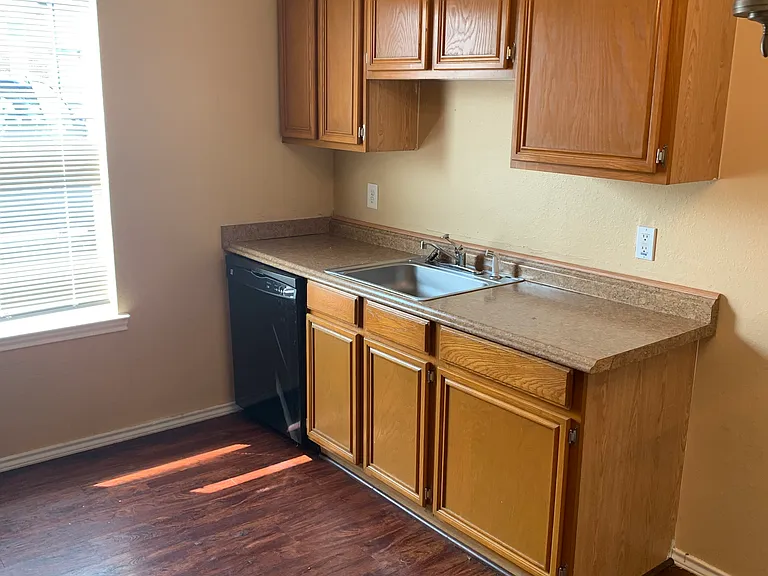 1107 Horizon Dr — Photo 3