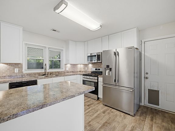 5th image of 3308 Woodsman Ln