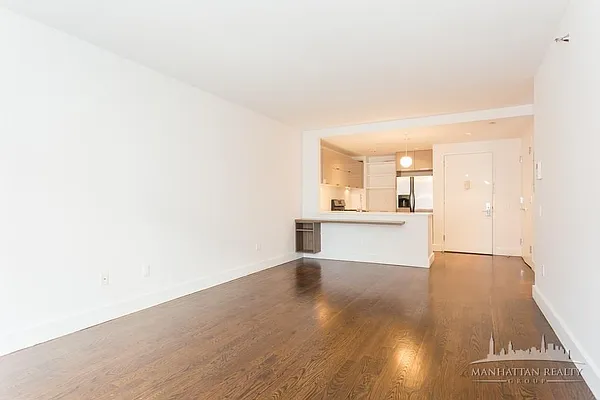 Rented by Manhattan Realty Group | media 9