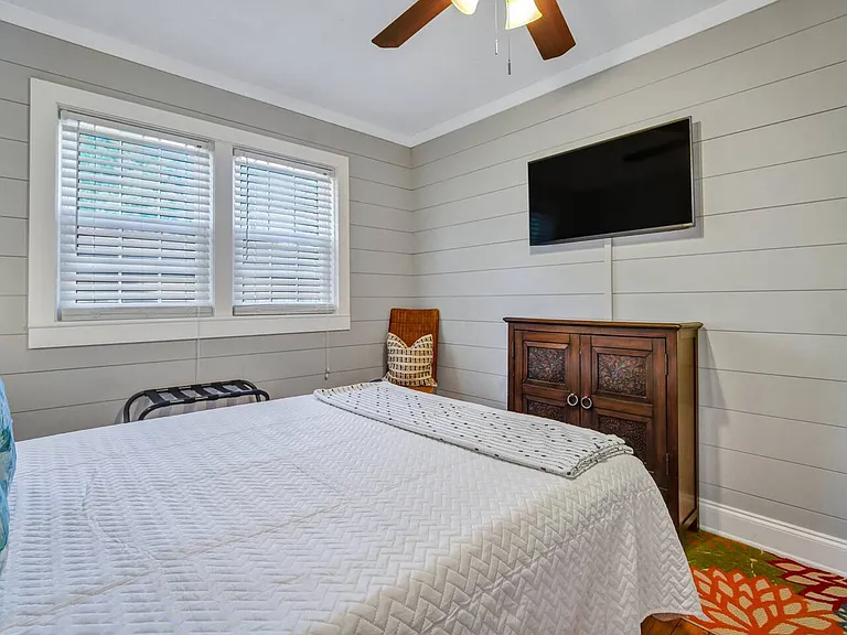 513 Demere Rd — Photo 2