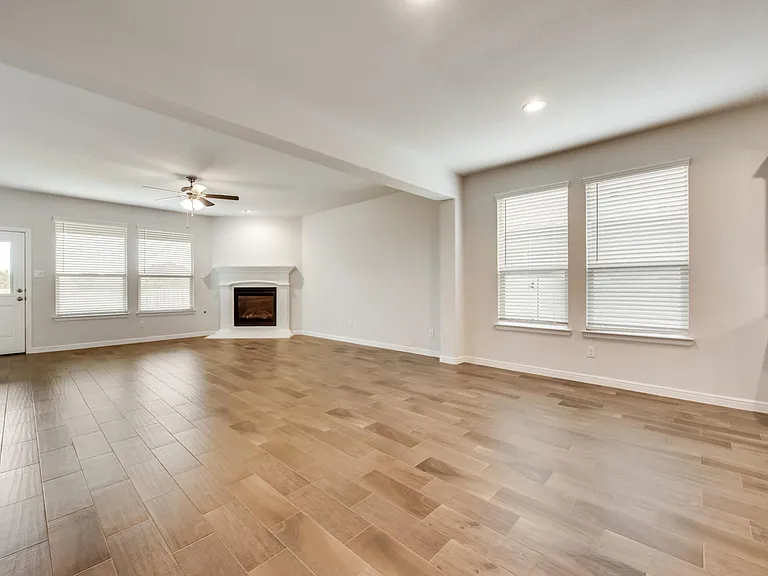 1308 Canary Ln — Photo 4