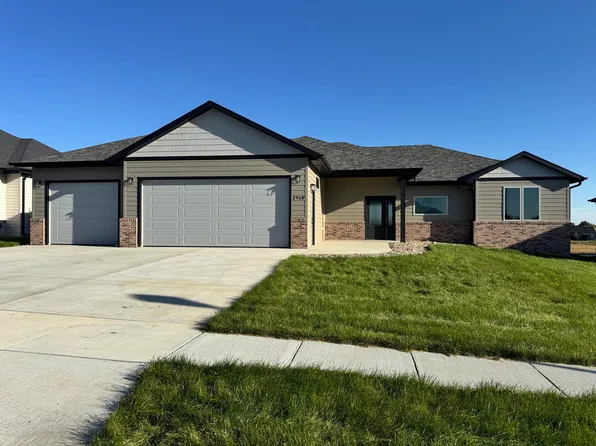 2918 Wedgewood Dr, Yankton, SD 57078