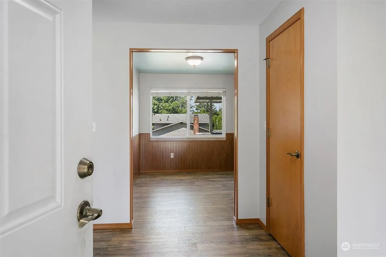 4 bed, 1599 sqft, $4,200 — Photo 1
