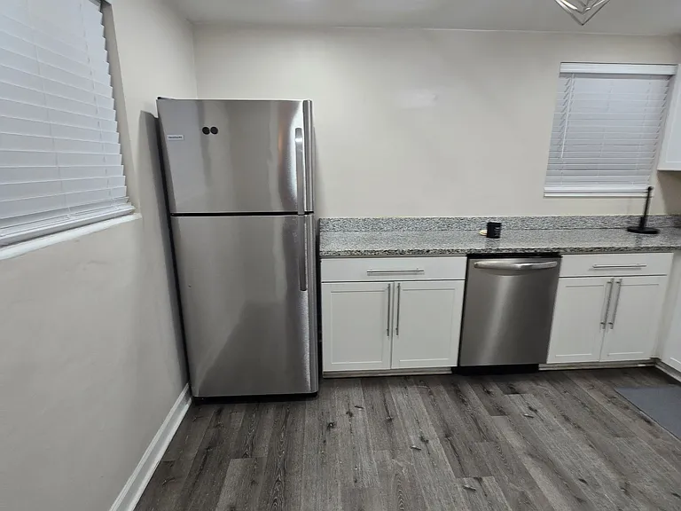 238 E 7th St #2 — Photo 1