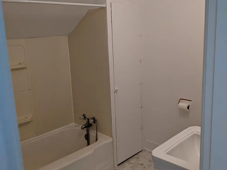1180 Hudson Rd #4 — Photo 6