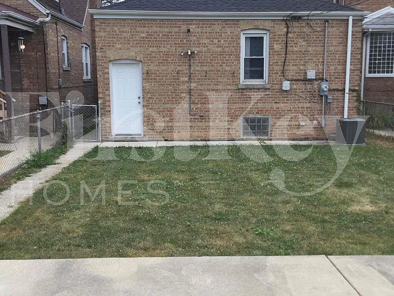 8044 S Maplewood Ave — Photo 19