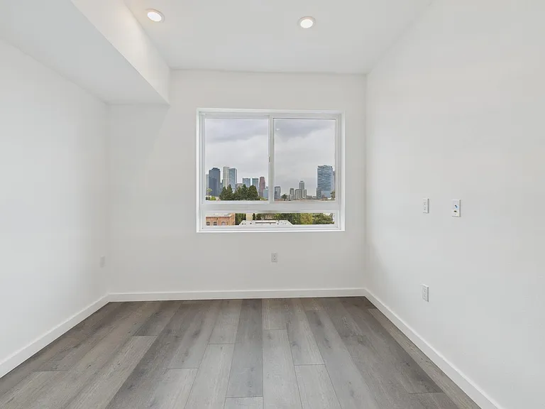 Diamante Apartment Homes — Photo 11
