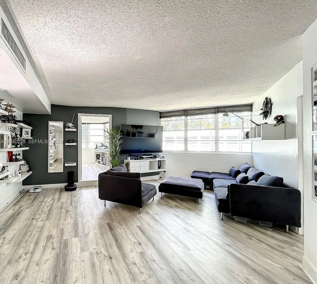 999 Brickell Bay Dr — Photo 4