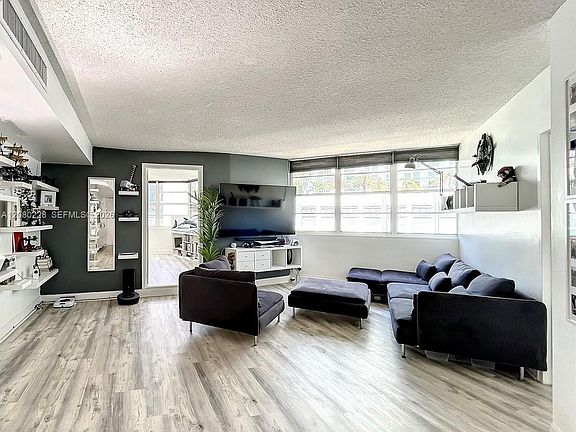 4th image of 999 Brickell Bay Dr APT 1010