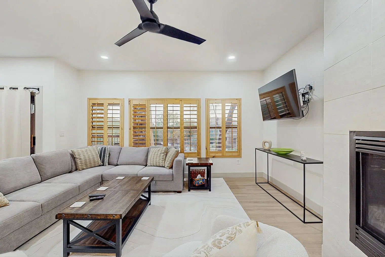 2 bed, 2.0 bath, 1722 sqft, $5,837 — Photo 1