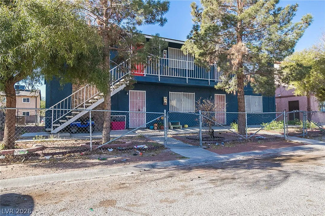 3 bed, 2.0 bath, 3604 sqft, $1,200 — Photo 1