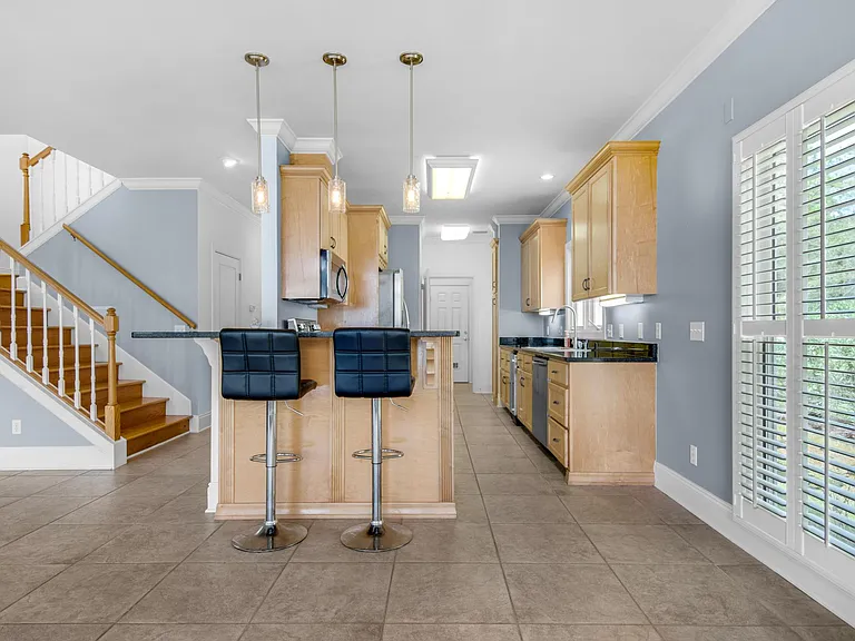 Granite counters/stainless appliances