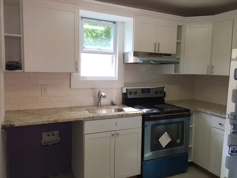 68-72 W 25th Street — Photo 15
