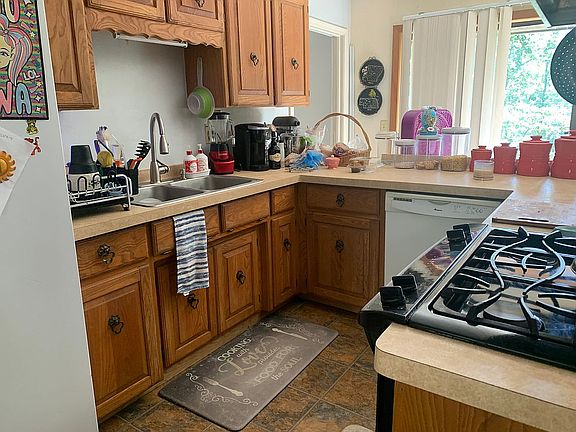 Kitchen (Upper Level)