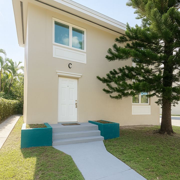1st image of 110 Antiquera Ave #3