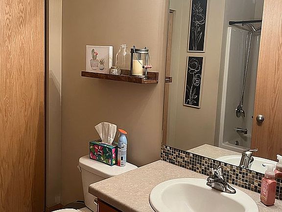 Main bathroom with W/D