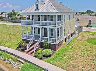 10104 Schaper Dr, Galveston, TX 77554