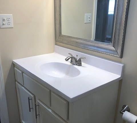 5th image of 358 E Parkway N APT 4