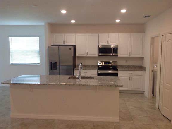 4th image of 1213 SW Emerald Ave