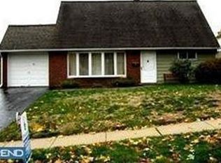 36 Calicobush Rd, Levittown, PA 19057