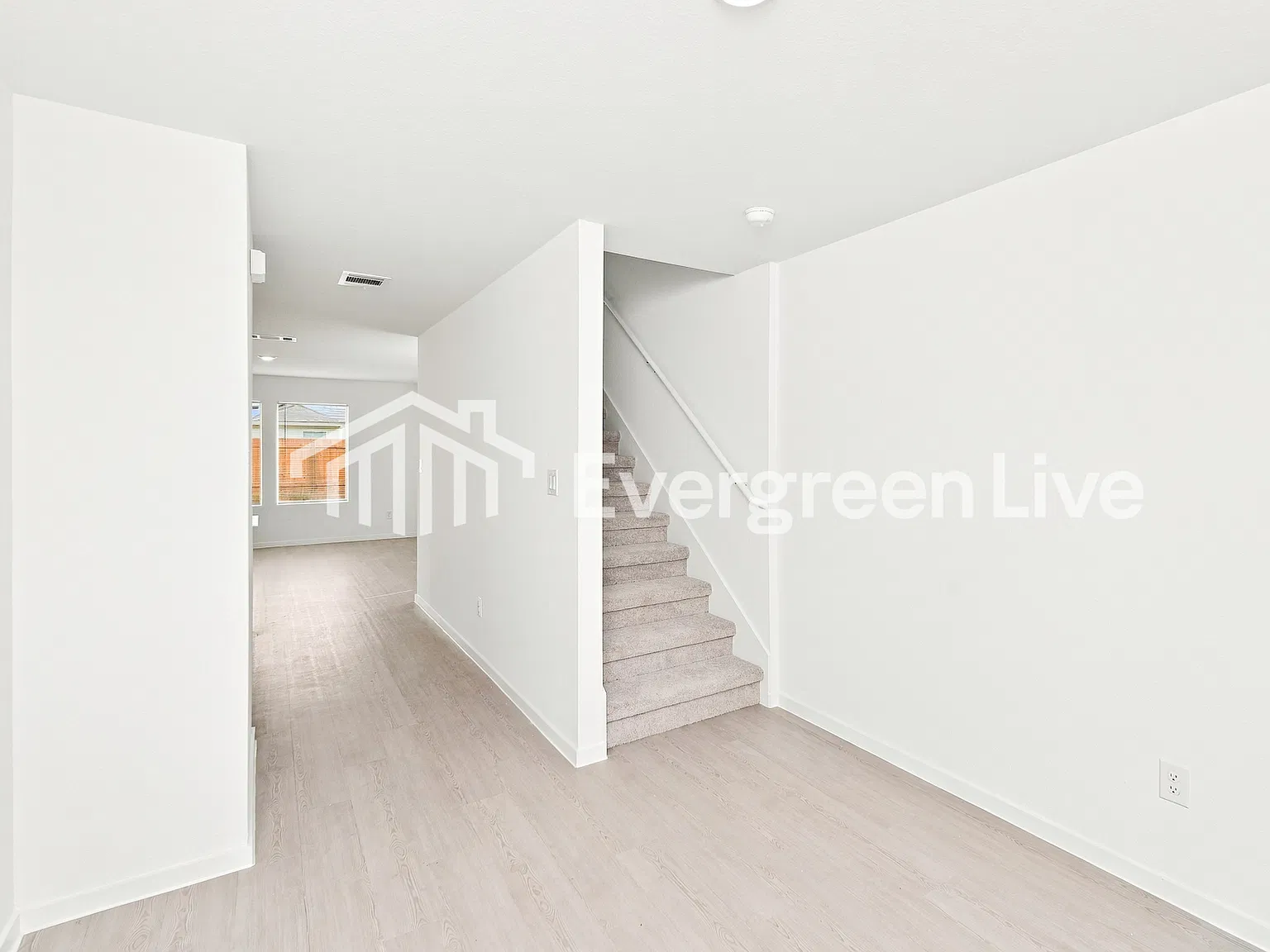 4 bed, 2.5 bath, 2173 sqft, $1,995 — Photo 3