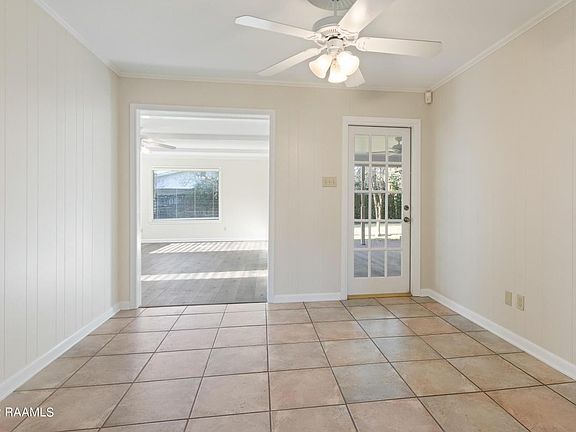 5th image of 236 Marilyn Dr
