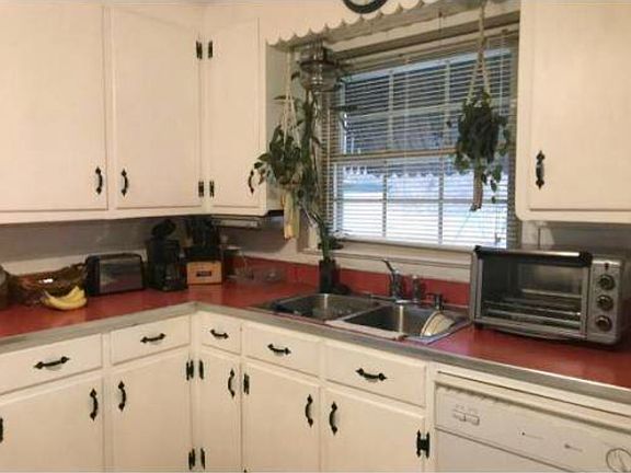 4th image of 1214 Lincoln Avenue Ext