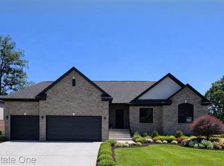 50402 Oakbrooke Dr E, New Baltimore, MI 48047