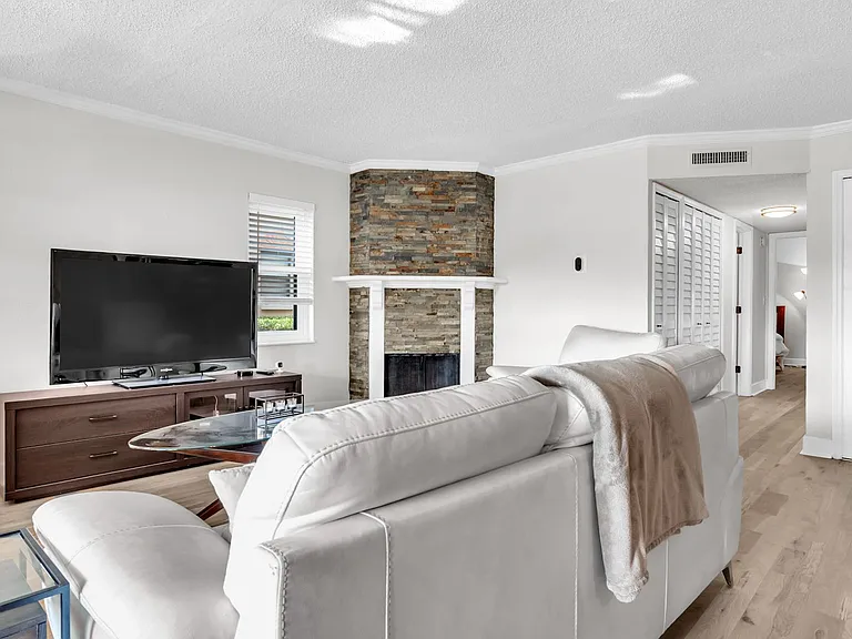 10192 Seminole Island Dr — Photo 10