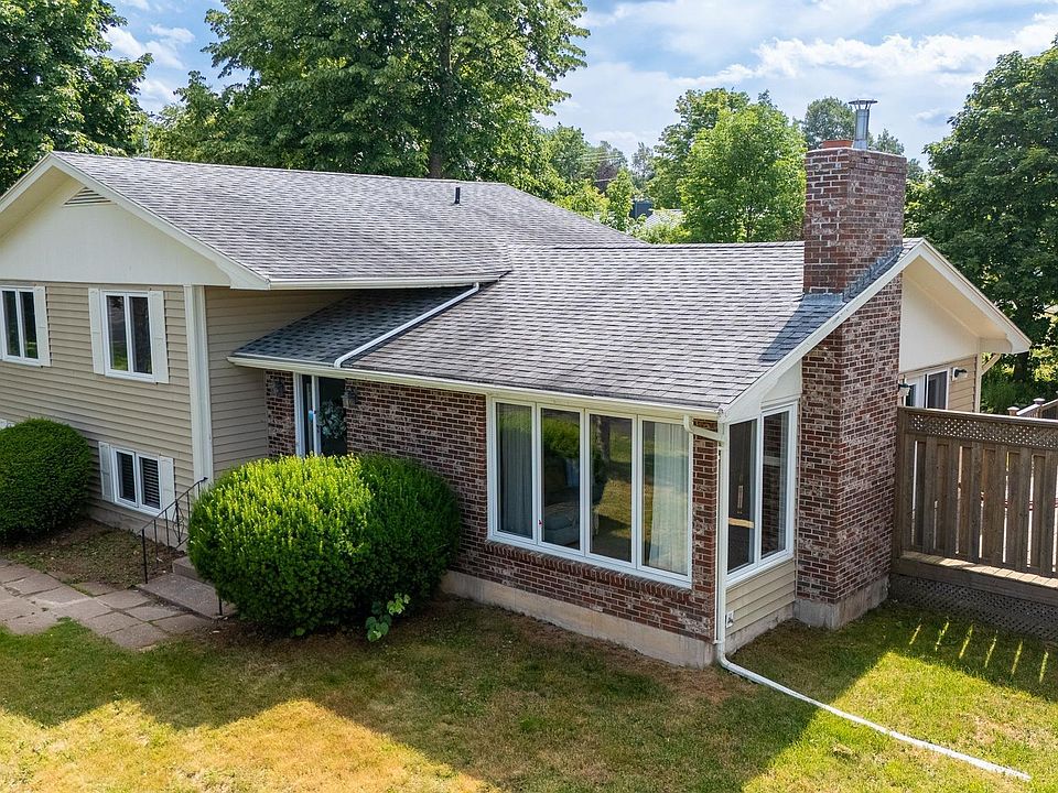 1st image of 20 Grandview Dr