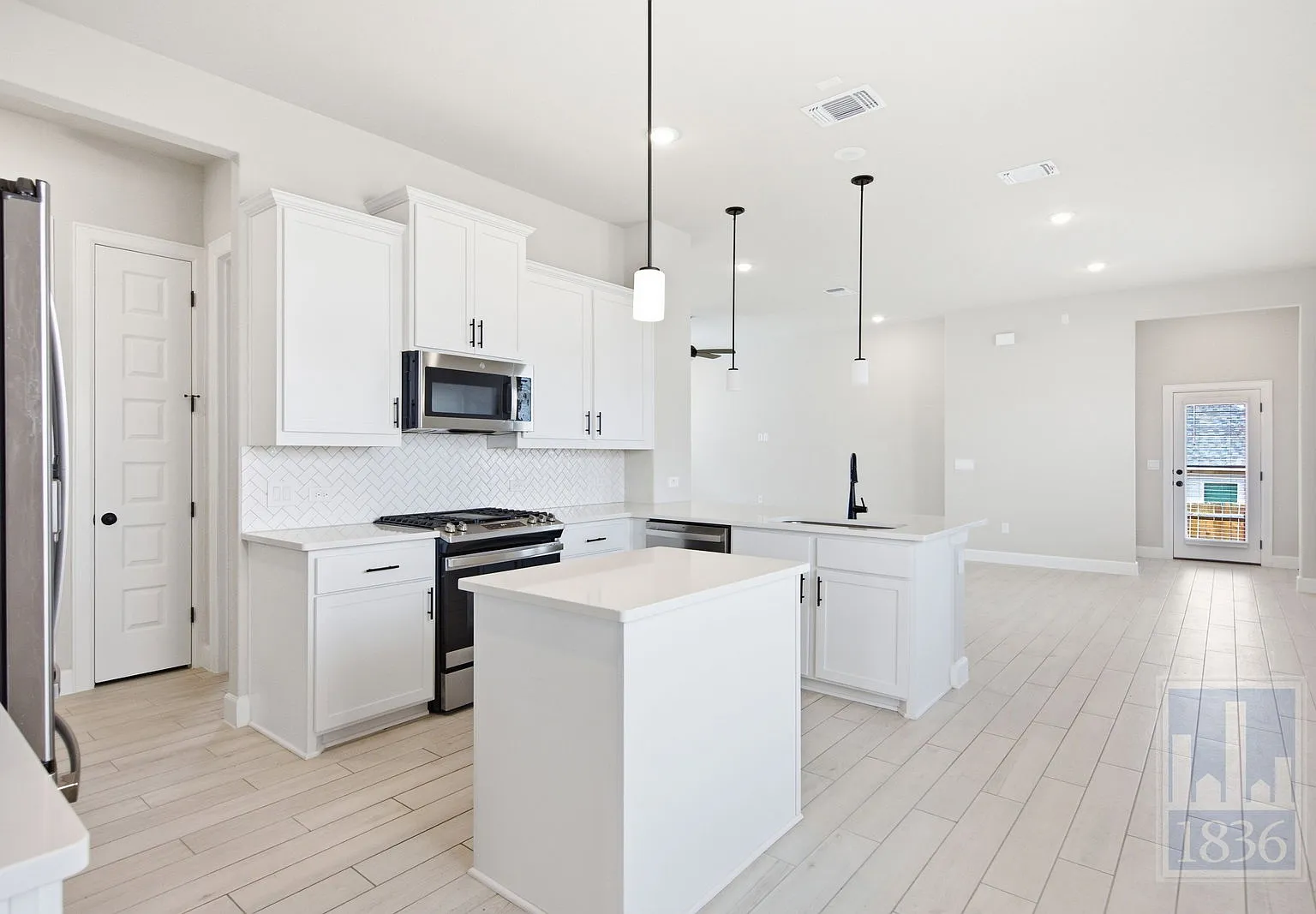 3 bed, 2.0 bath, 1714 sqft, $2,250 — Photo 4