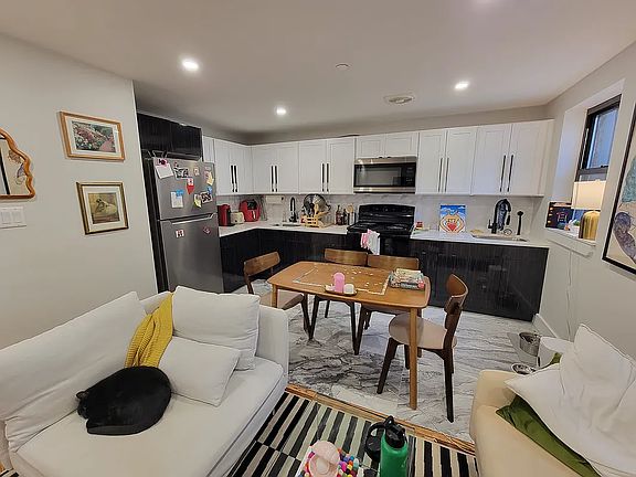 3rd image of 521 Willoughby Ave #1B