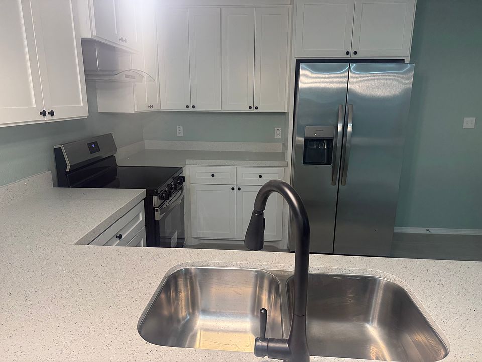 Brand new appliances, quartz countertops