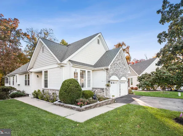 73 Bear Meade Dr, Hamilton, NJ 08691