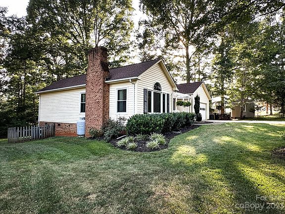 3rd image of 160 Oak Haven Dr