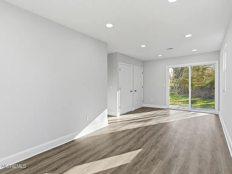 105 Floyd Ln — Photo 15