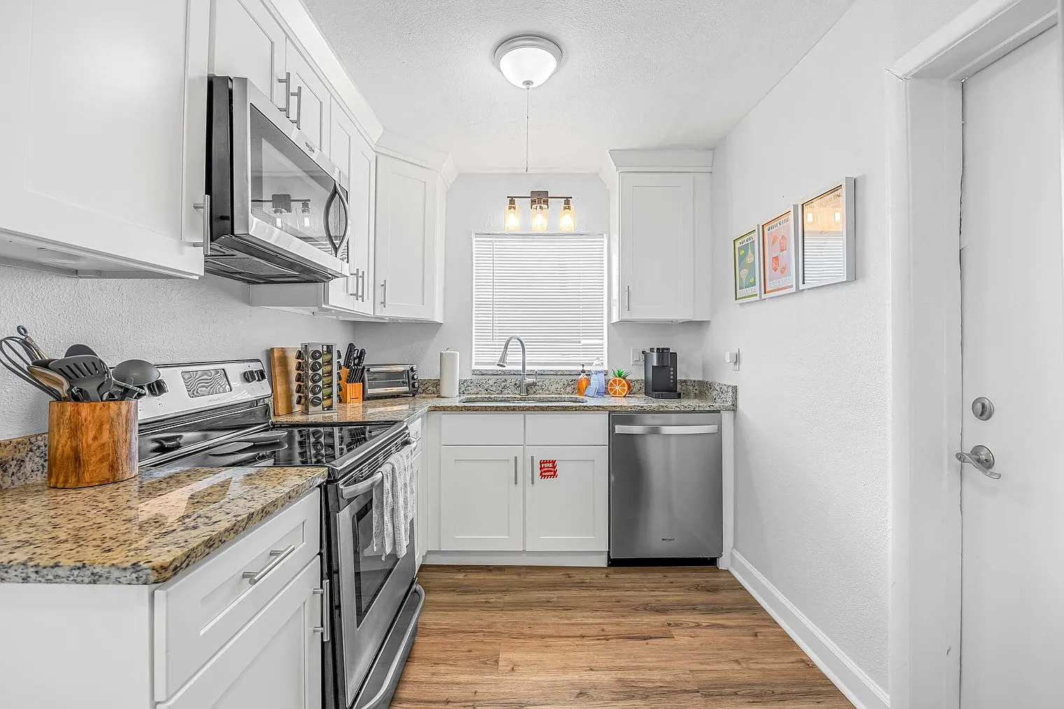 2 bed, 1.0 bath, $2,593 — Photo 4