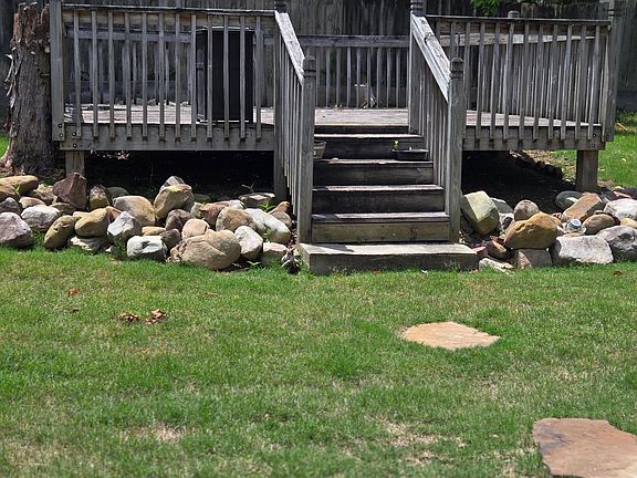 4th image of 2595 Freemans Walk Dr