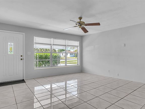 2nd image of 2830 NE 9th Avenue
