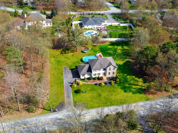 171 Green Chapel Ln, Cresco, PA 18326