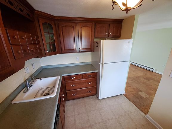 5th image of 13 Pinkerton St Unit 8
