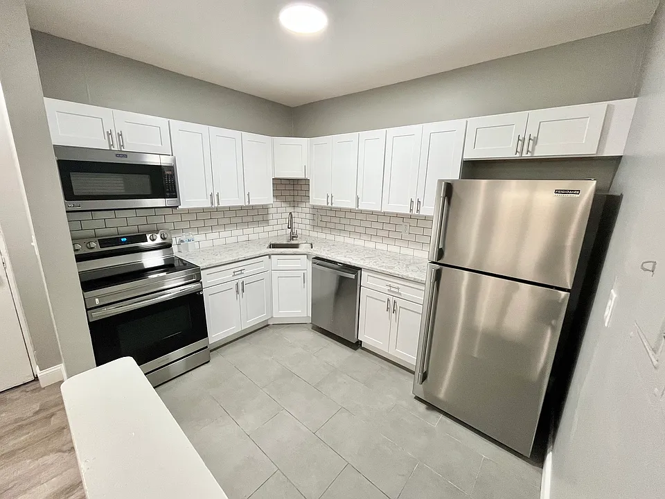 20 Elizabeth St #2