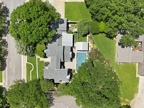 3rd image of 9105 Kingsley Creek Cir