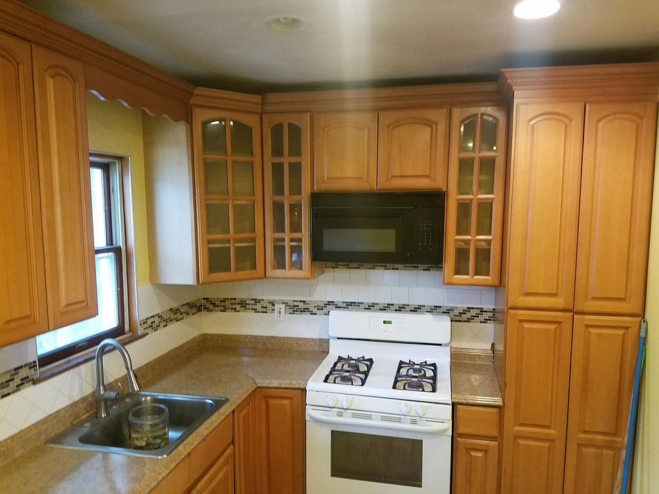 1st image of 18 Valdale Ave #3