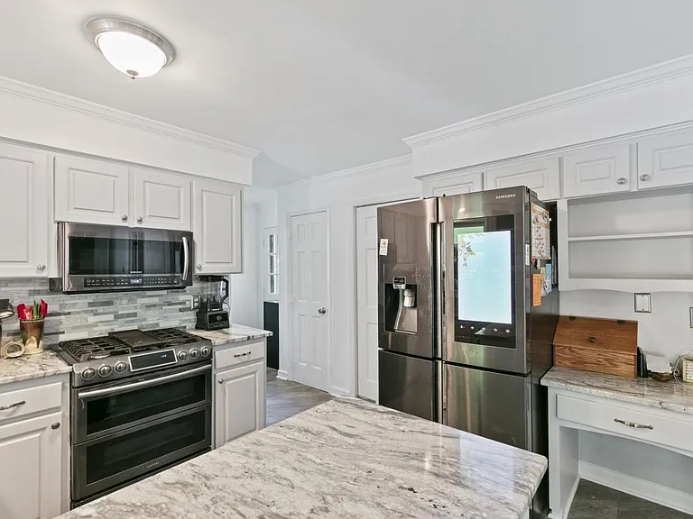6221 Dresden Ln — Photo 8