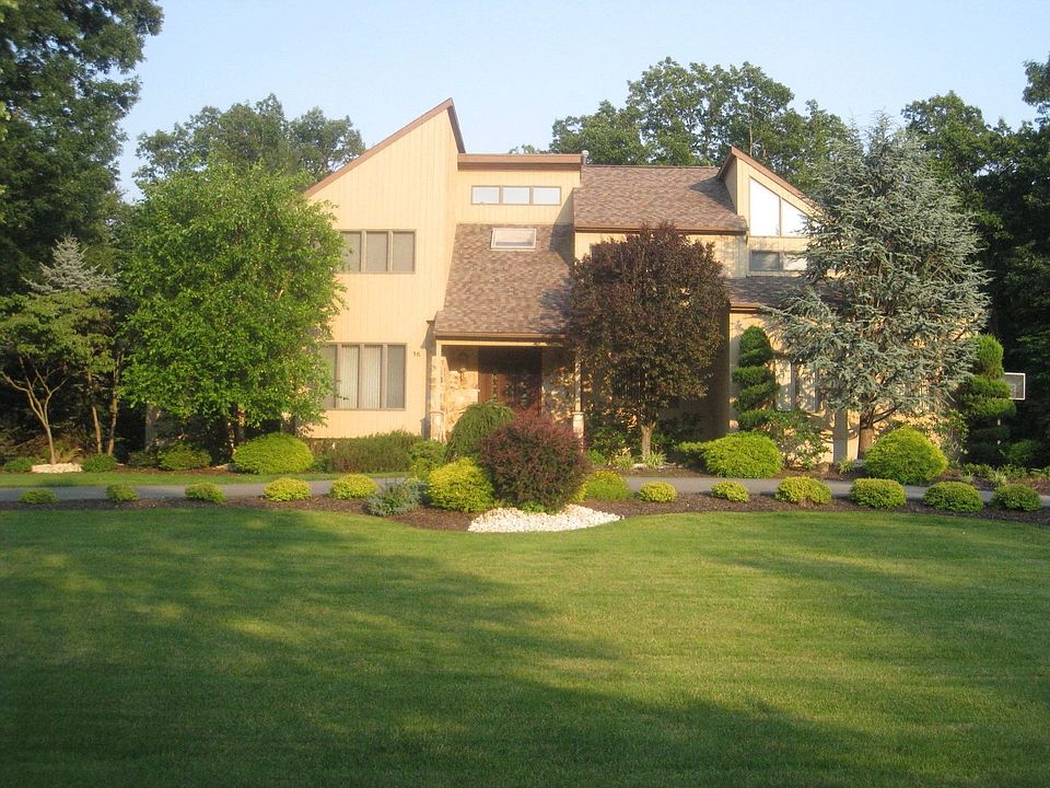 Location! Quiet Culdesac!