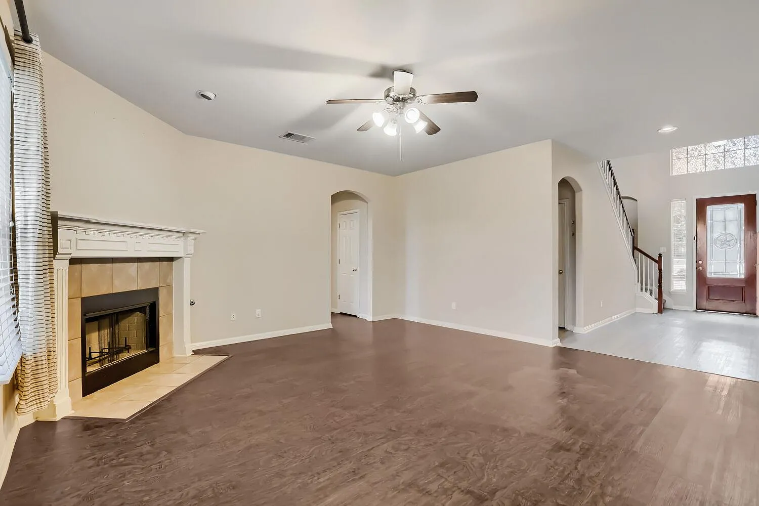4 bed, 3.0 bath, 2960 sqft, $3,000 — Photo 2
