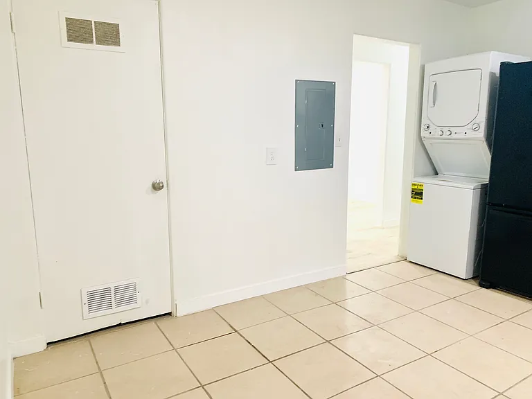 275 E Center St #5 — Photo 3